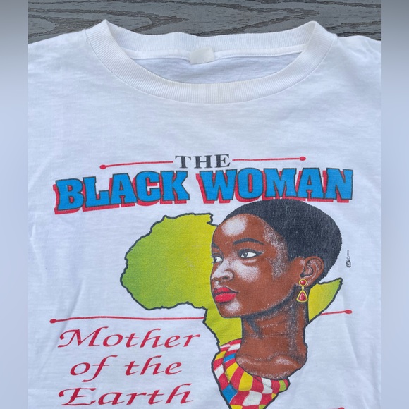 The Black Women thrifted t-shirt - Picture 2 of 5